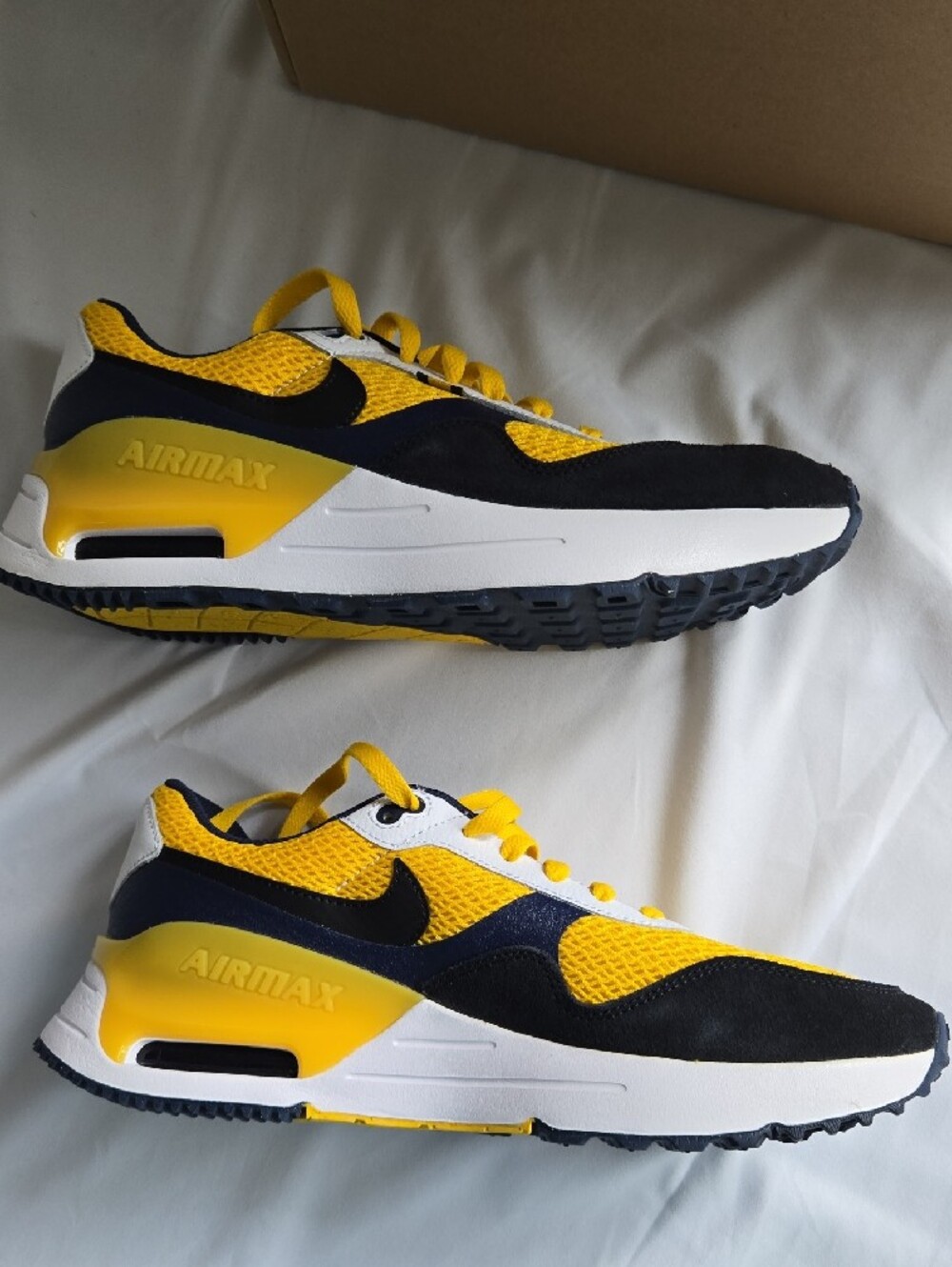 Nike Men's University Of Michigan Yellow & Navy Air Max Mesh Athletic Sneakers - Picture 3 of 9